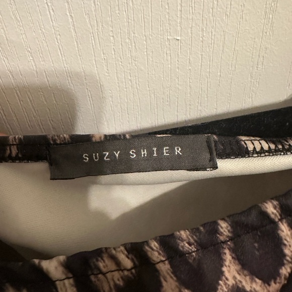 Leopard Print Off-Shoulder Top - Picture 3 of 3